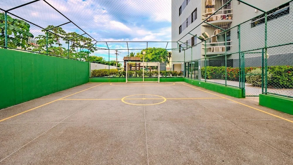 Apto com 3 su tes Piscina e Sauna a 450m da Praia