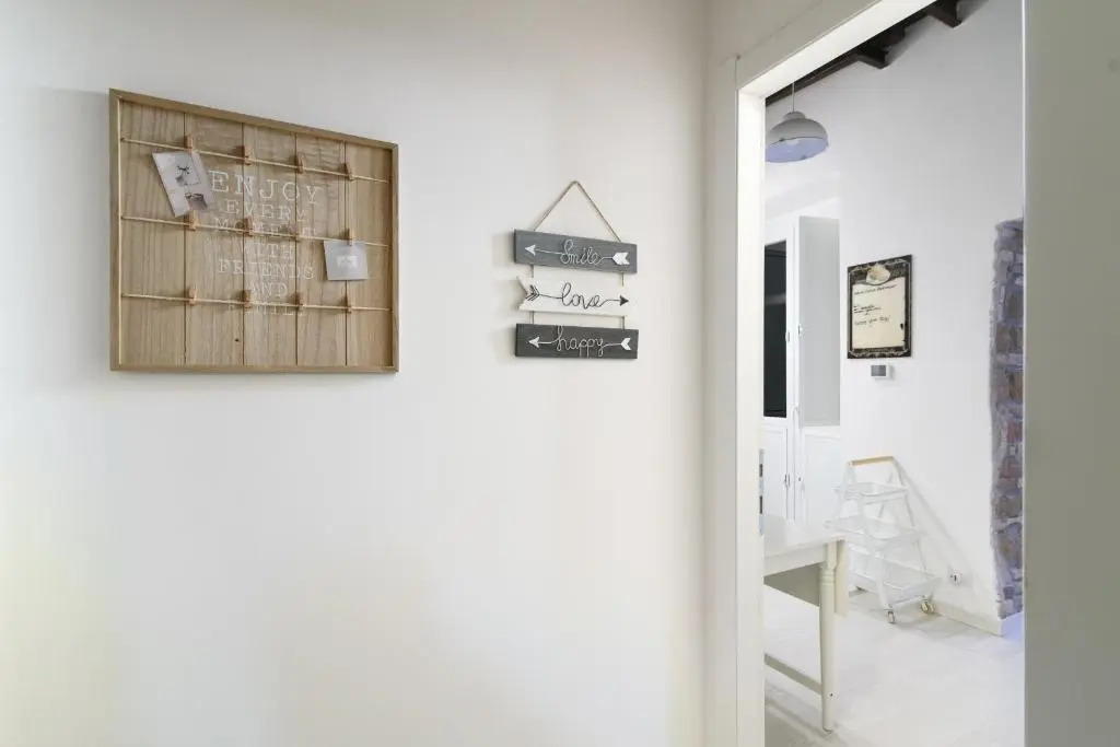 White Ostilia Apartments