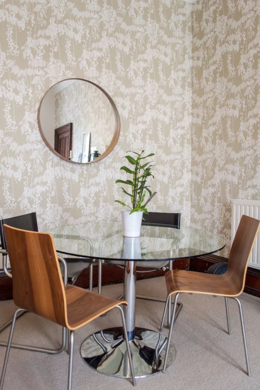 Spacious 2 Bedroom Apartment by the Meadows