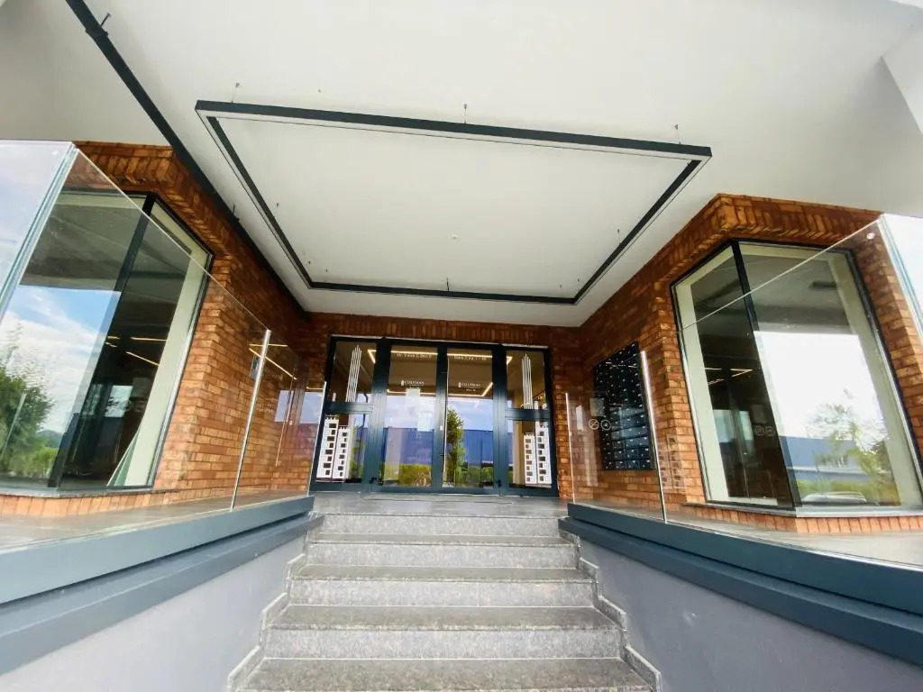 Deluxe Apartment with balcony and private parking in Colvmna Residence