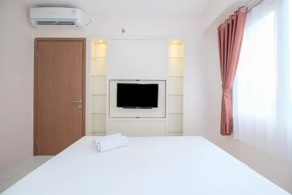 Comfort 2BR at 15th Floor Podomoro Golf View Apartment
