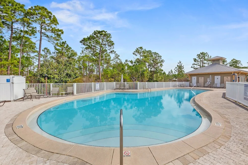 Remarkably Updated 3/2 in Seagrove Highlands - Gulf Views Sleeps 9