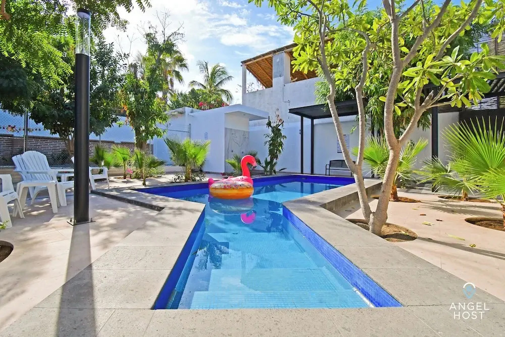 Downtown Rooms Pool & BBQ Near Hotspots
