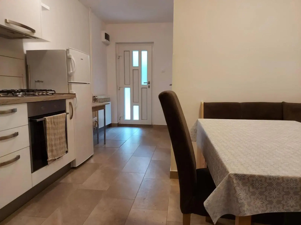 Rooms and apartment Ana
