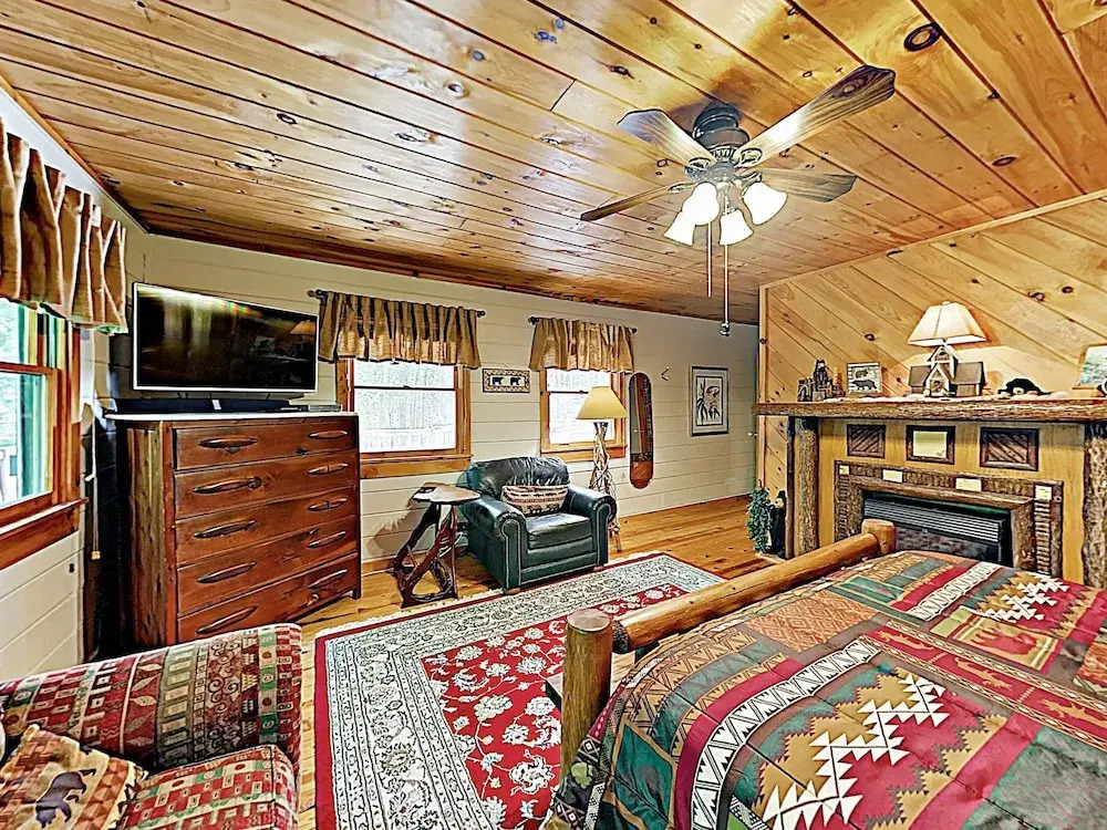 New Listing! Mountain Laurel Lodge W/ Hot Tub 5 Bedroom Home