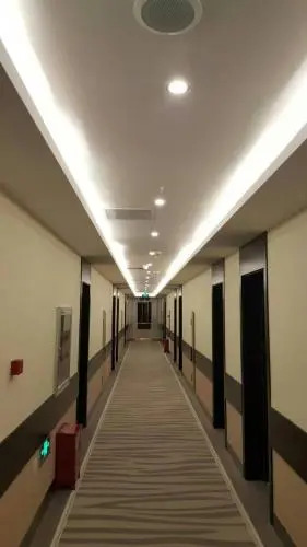 Yunshang Siji Chain Hotel Jinghong Manting Park