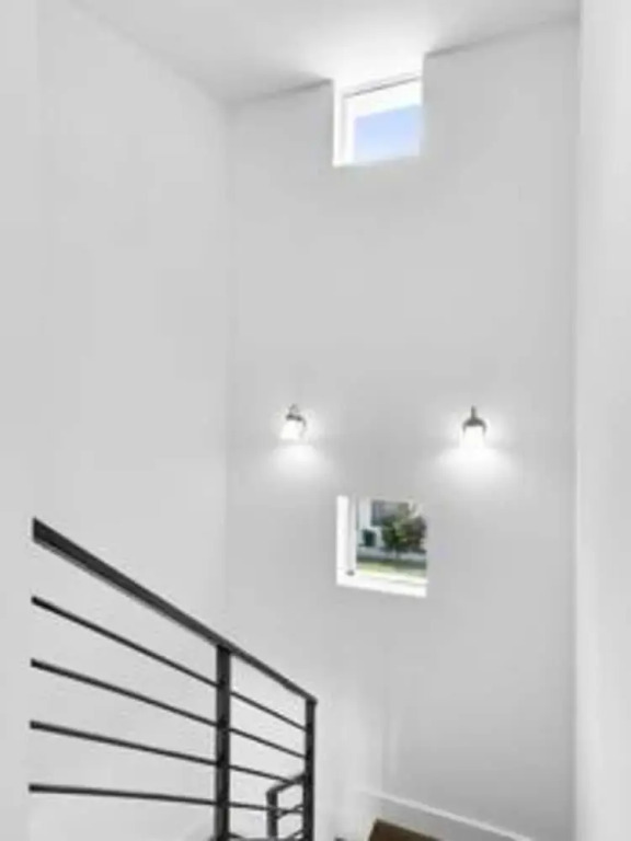 3282 SW 28th St Private Pool 4BD 2 5BA Parking Laundry Wi-fi