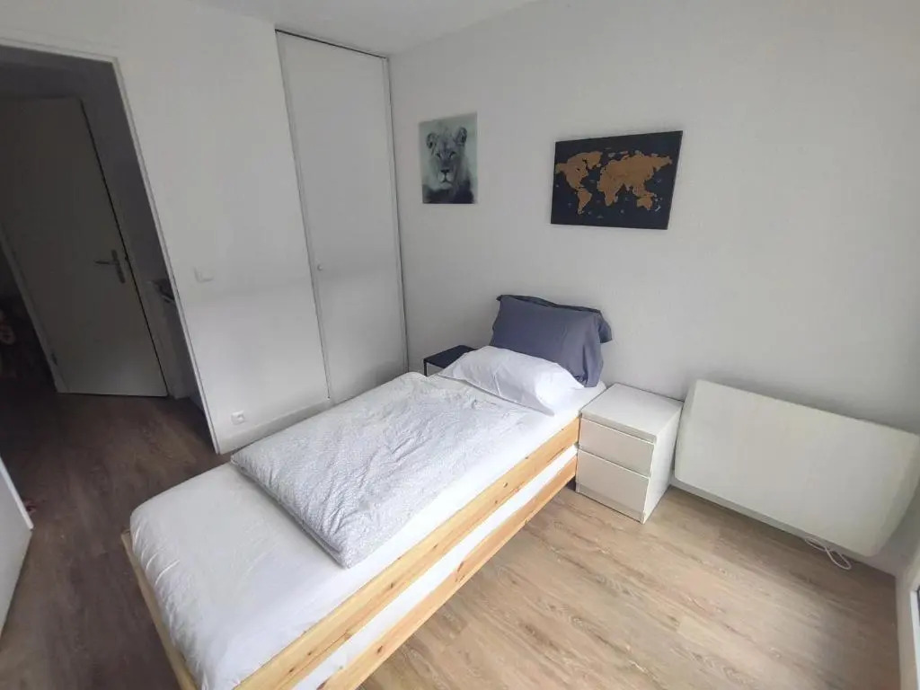 10 mins walk to metro,La Défense, renovated