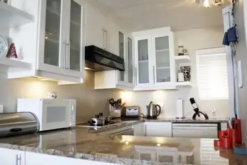 Whale Watchers Luxury Self Catering Accommodation @ Muizenberg East Beach