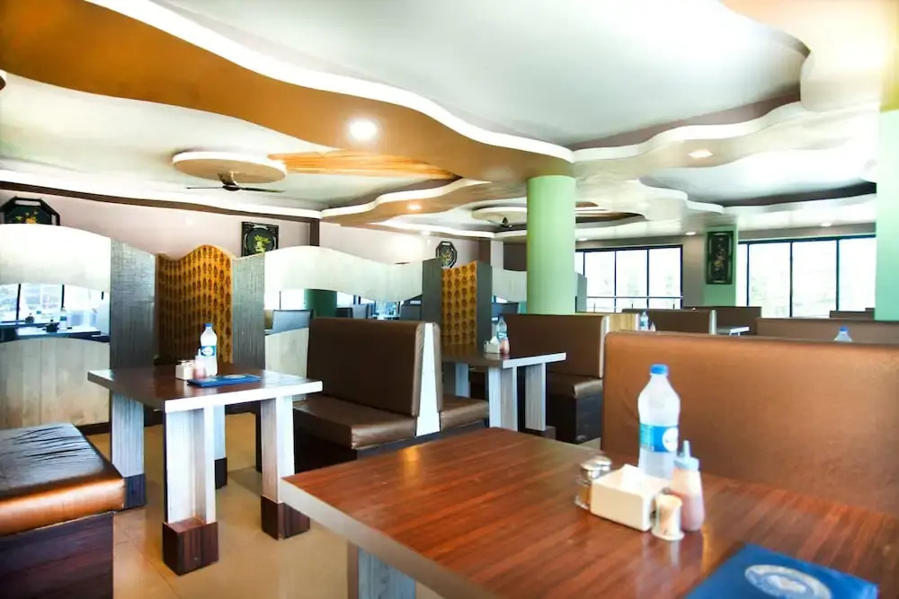 OYO 343 Pop Life Hotel