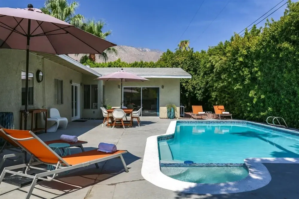 Luring Palms Oasis