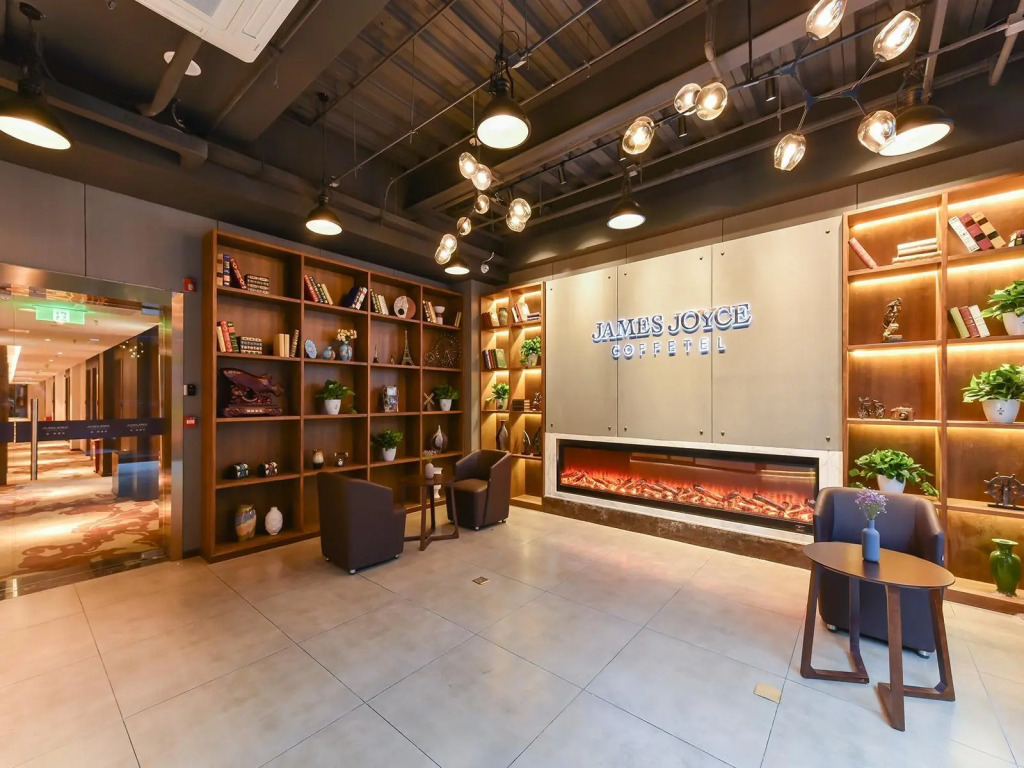 James Joyce Coffetel (Beijing South Railway Station Yongdingmenwai Subway Station)