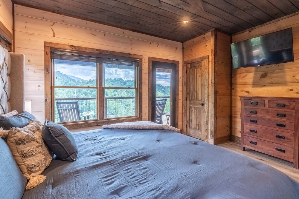 New Lux 4 King Suites Gamerm Hot Tub Views