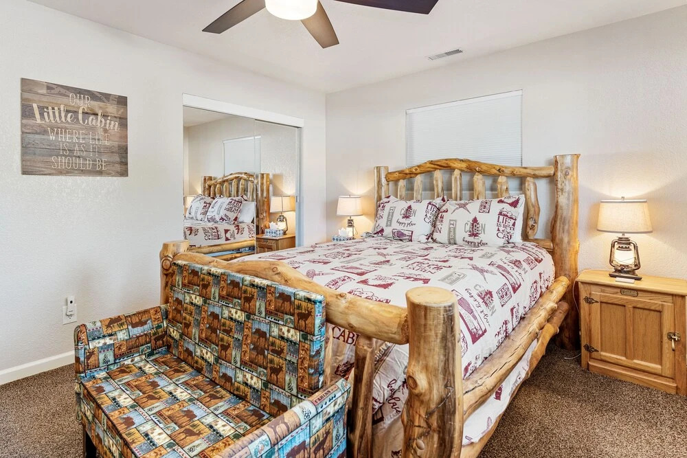 Pine Mountain Lodge - Cute And Cozy With Hot Tub And Fenced Yard! 2 Bedroom Cabin