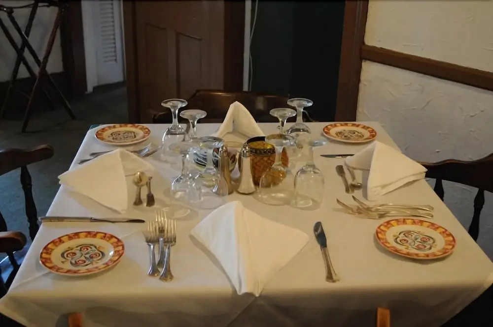 La Perla at Gregory House Country Inn & Restaurant