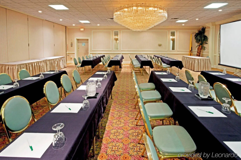 Red Roof Inn PLUS Woodbridge - Carteret