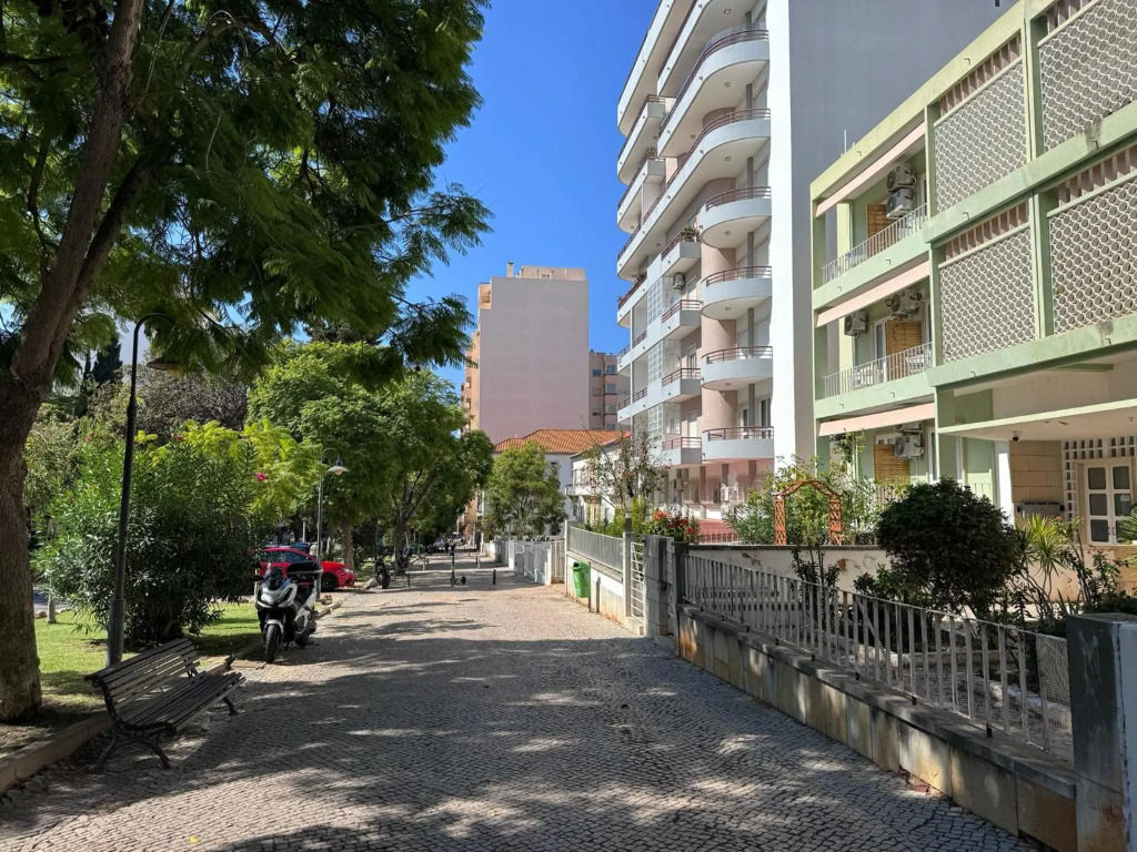 Greenth Avenue