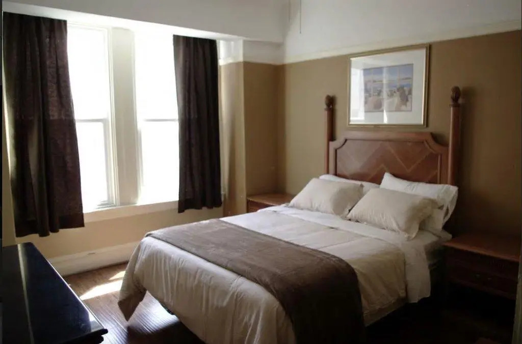 Yale Hotel