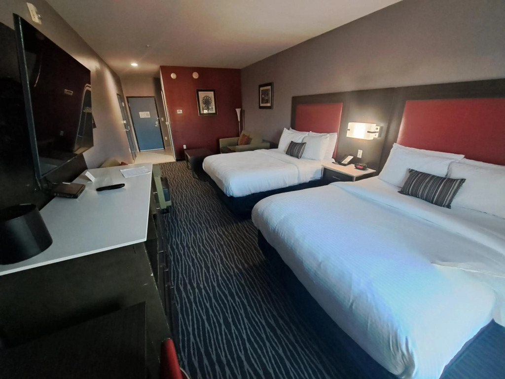 Del-Mar Airport Inn & Suites