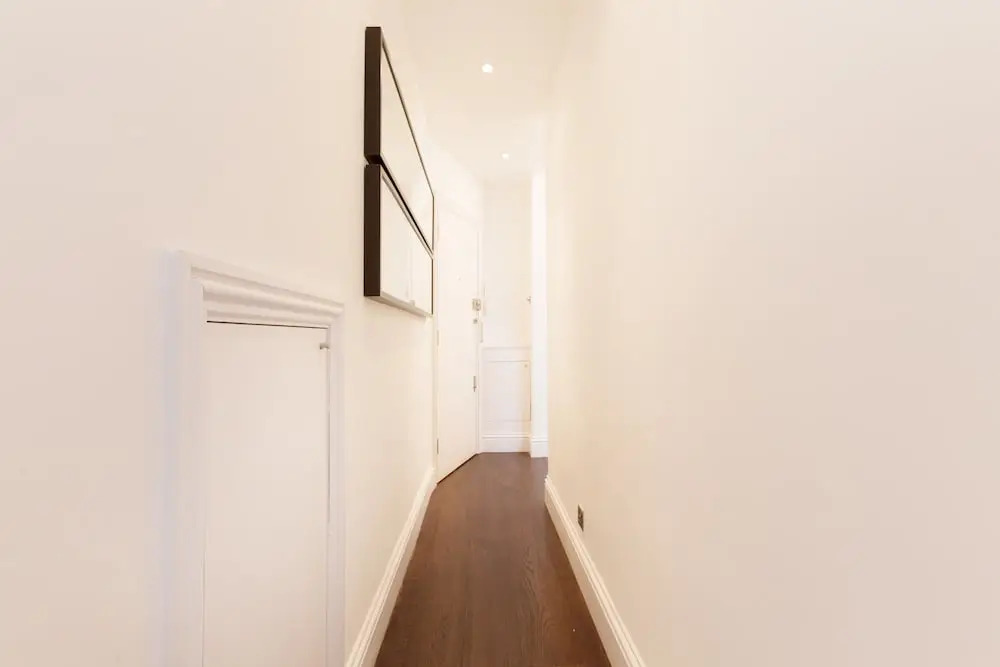 2 Bdr Queens Gardens by the Residences