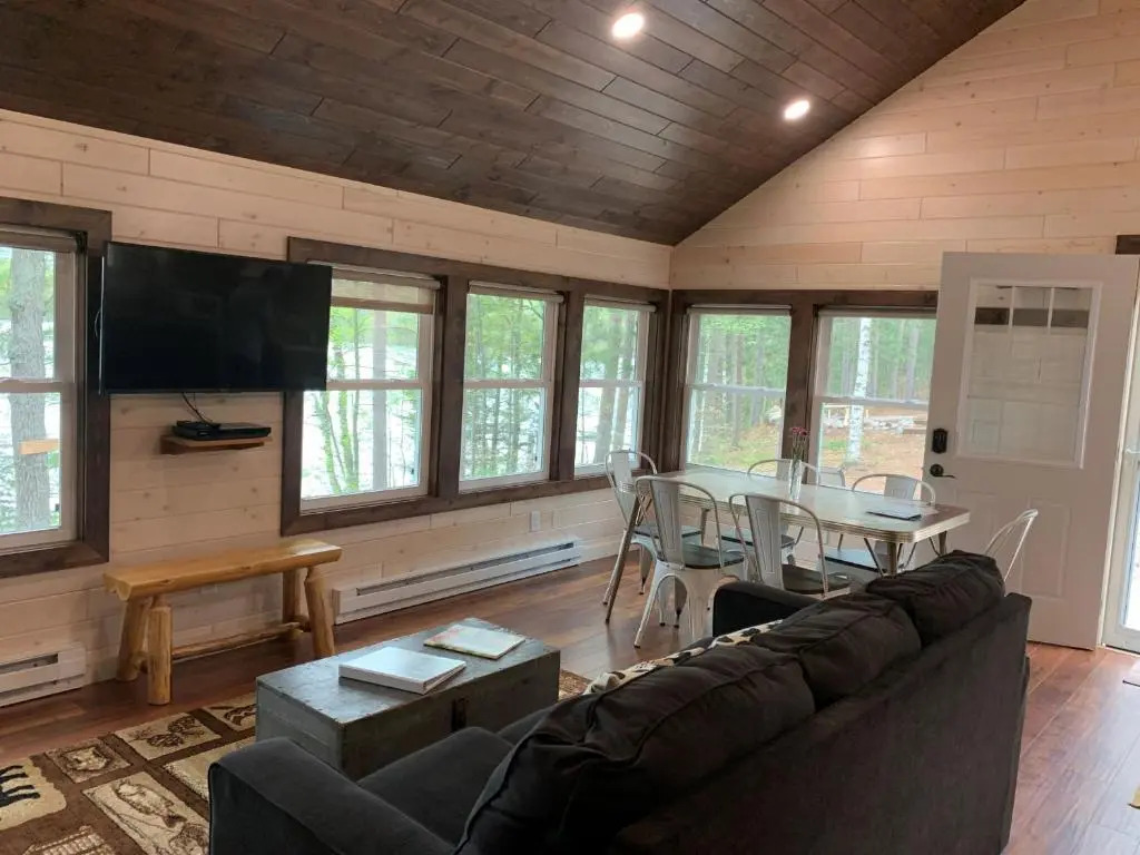 Deerwood Resort - Chickadee Cabin