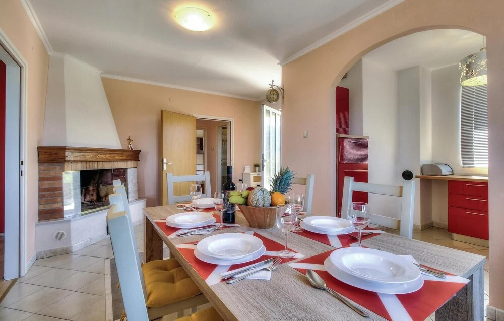 Amazing Home in Radmani With Wifi and 4 Bedrooms