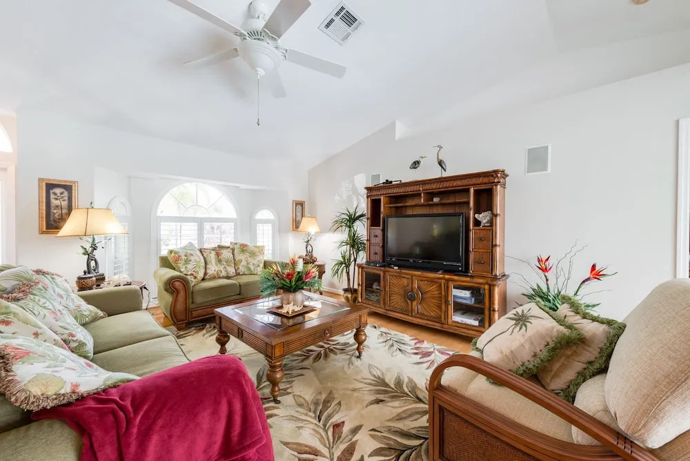 2305 SW 19th Home 3 Bedrooms 2 Bathrooms Home