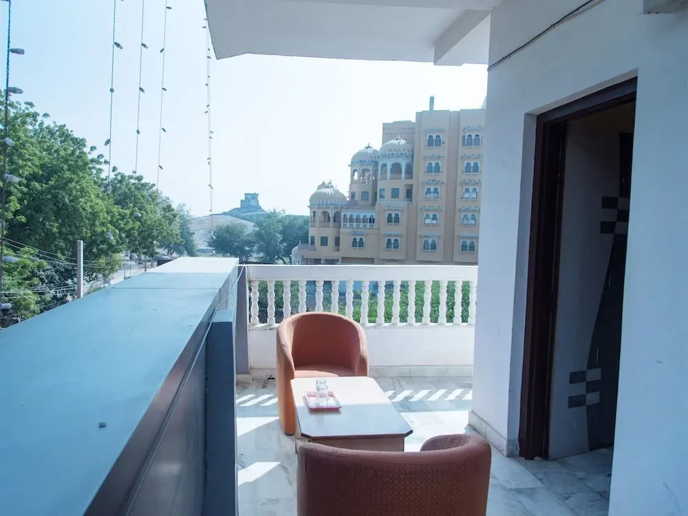 OYO 10499 Hotel Shiv Shakti