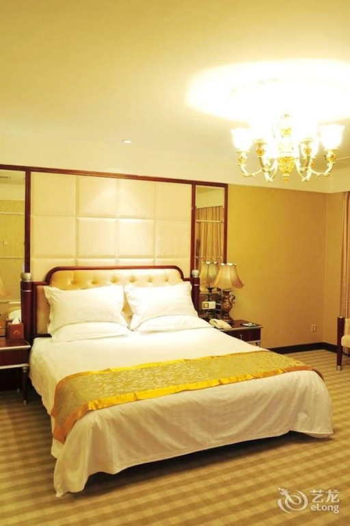 Beijing Xixi Friendship Hotel is located on Xidan Commercial Street and close to Tiananmen Square and the Forbidden City
