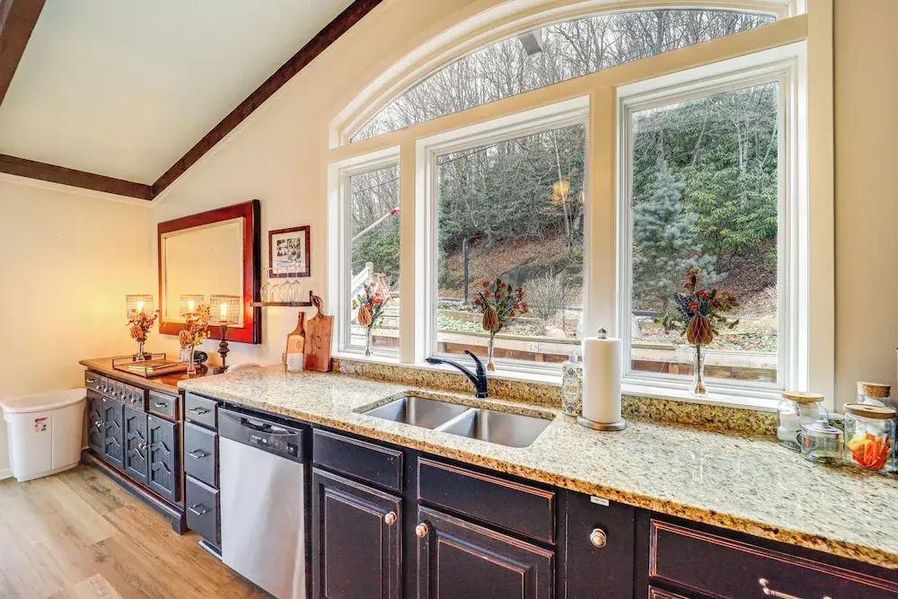 Hike, Ski & Soak: Beech Mtn Home w/ Views, Hot Tub