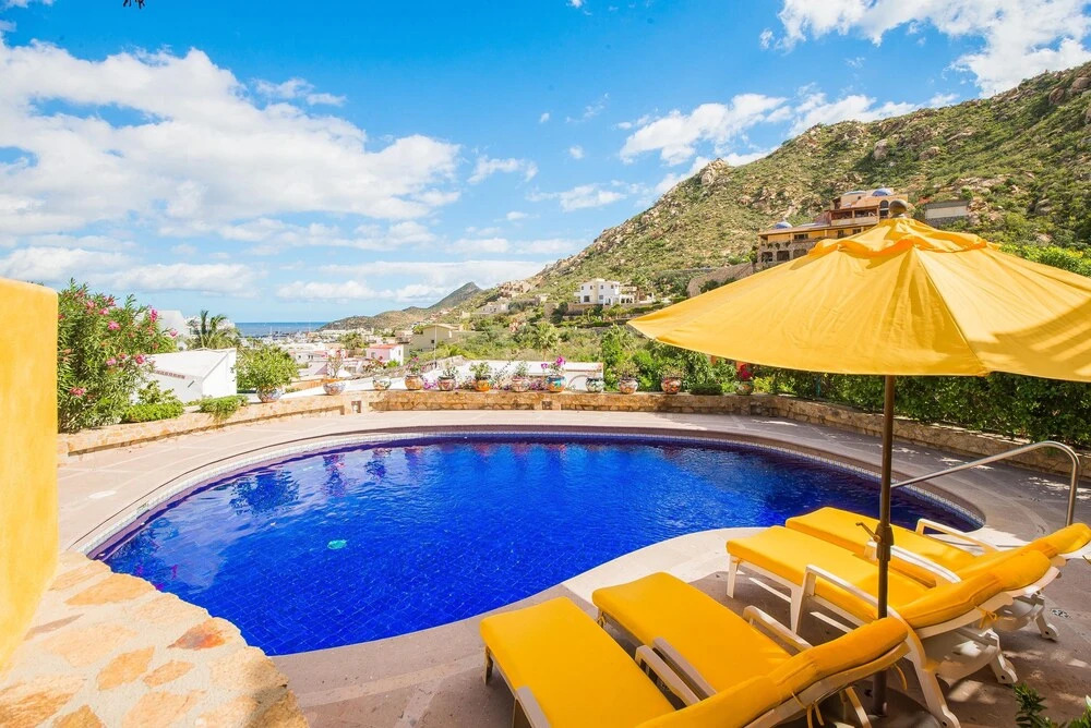 Walk to Cabo Marina & Downtown: Villa Mira Flores