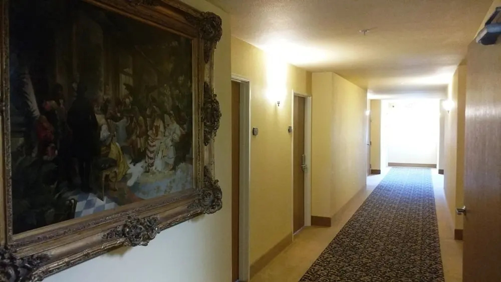 Palace Inn & Suites