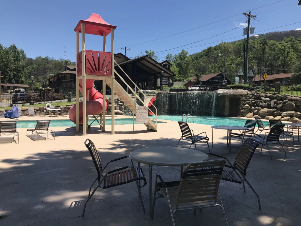 Brookside Lodge - Gatlinburg - On the River