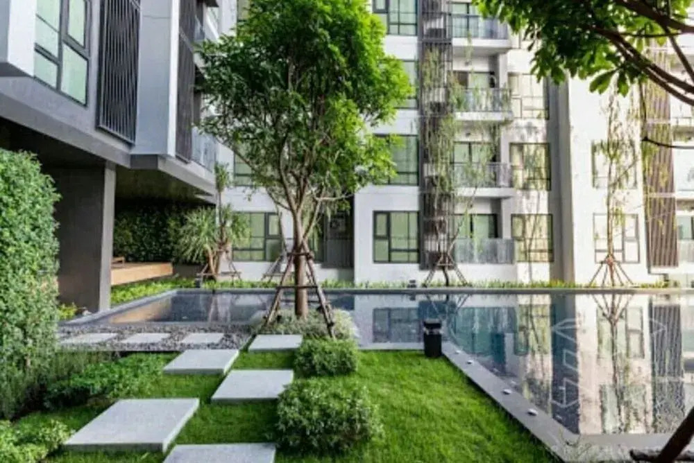 Rhythm Sukhumvit 36-38 by Jummie