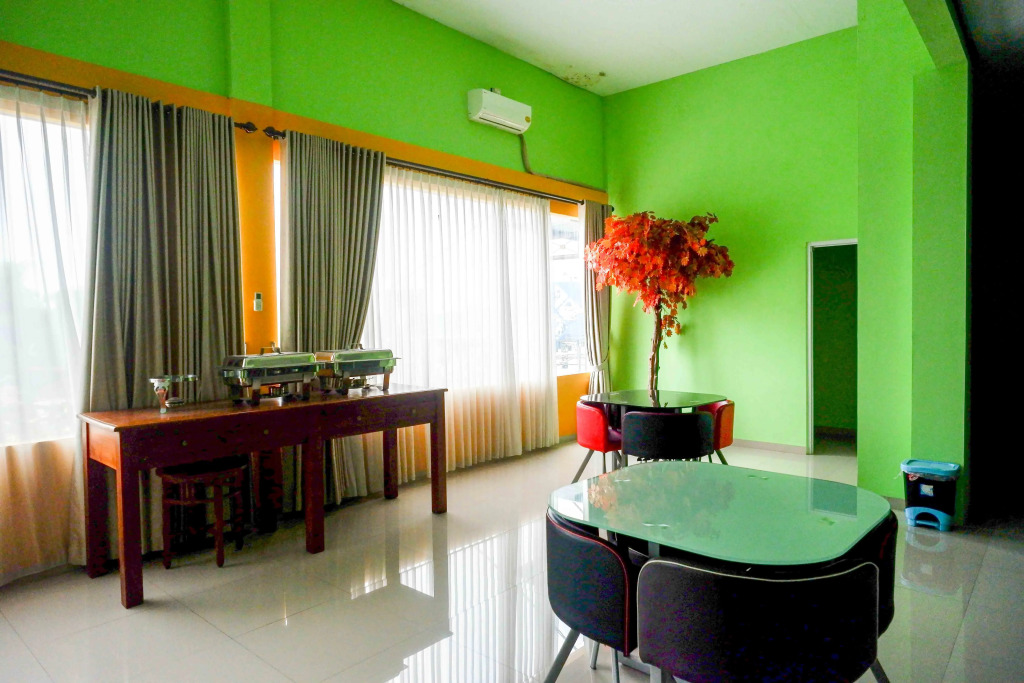 RedDoorz near Bandara Adi Soemarmo Solo
