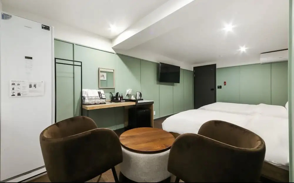 Gray 194 Hotel