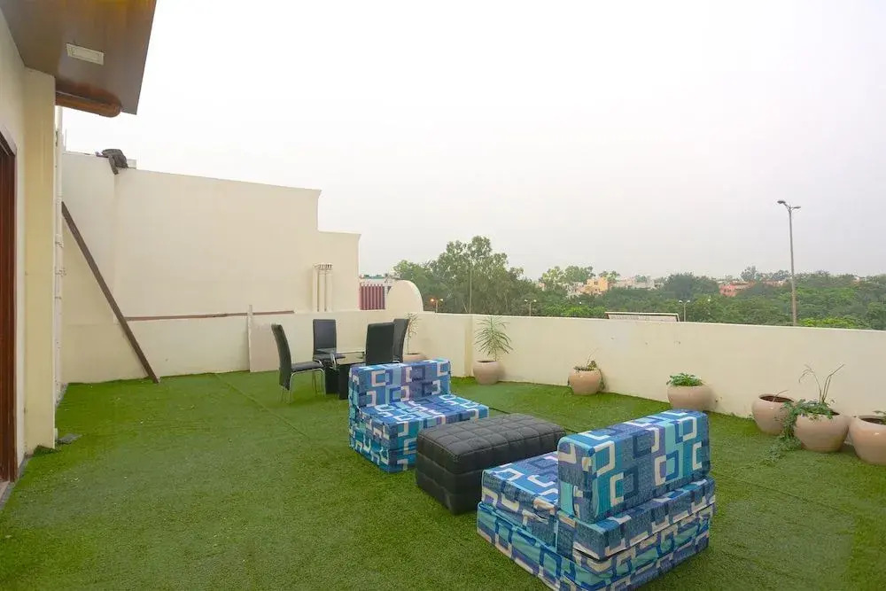 Oyo 41667 Paschim Vihar Inn