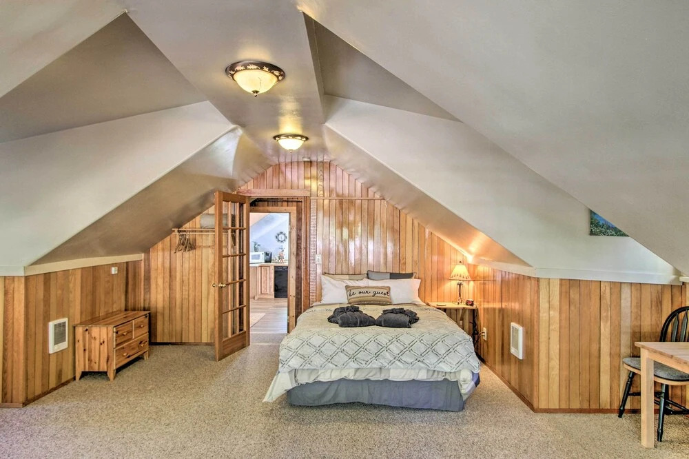 Owls Nest Studio w/ Hot Tub: Hike Nearby!