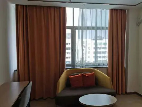 Tomato Hotel