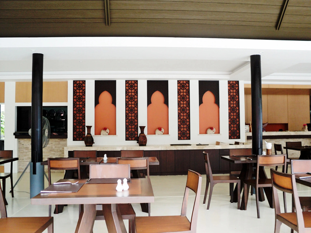 Iyara Beach Hotel And Plaza