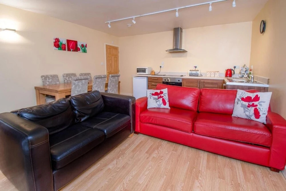 The Coachhouse - Cottage with Private Hot tub