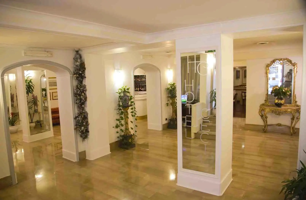 Hotel Cecil