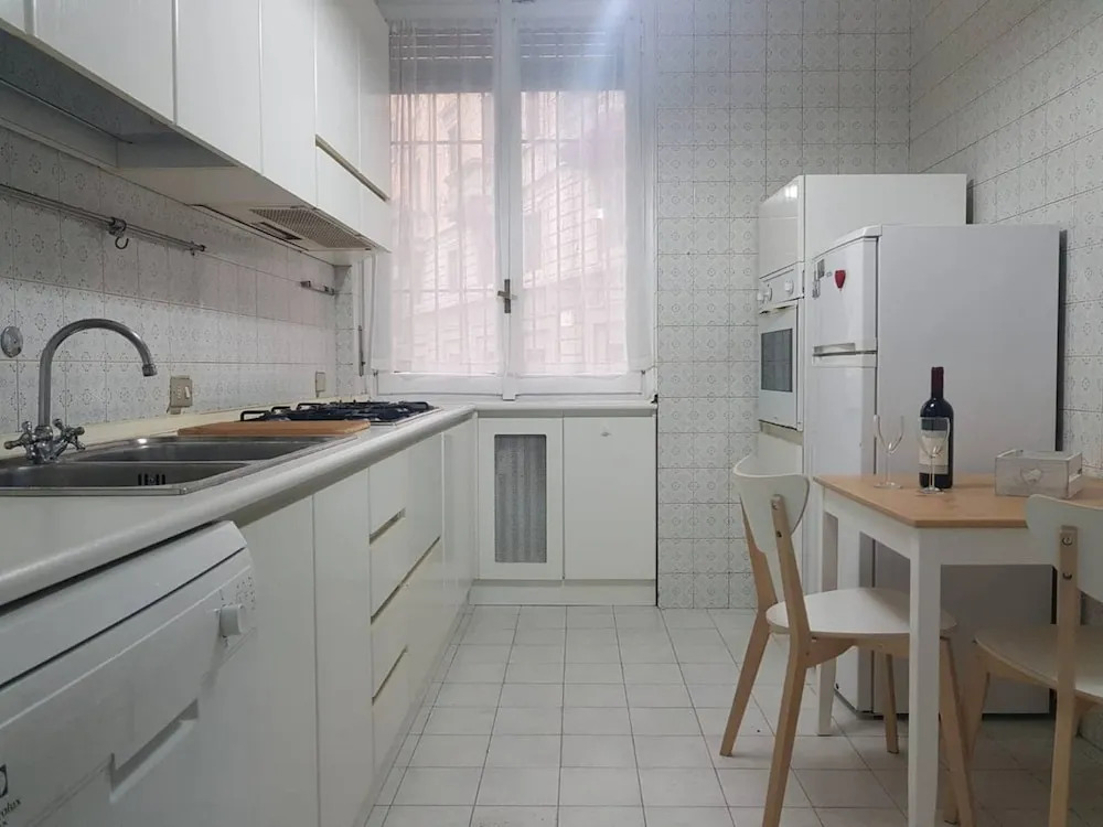 Exclusive 4 Bedrooms Apartment in Milan Center