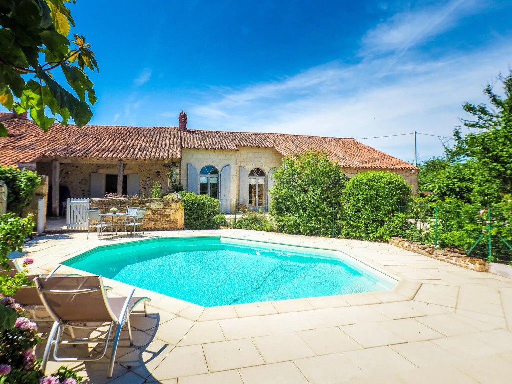 Holiday Home in Saint-Laurent-de-la-Salle with Pool