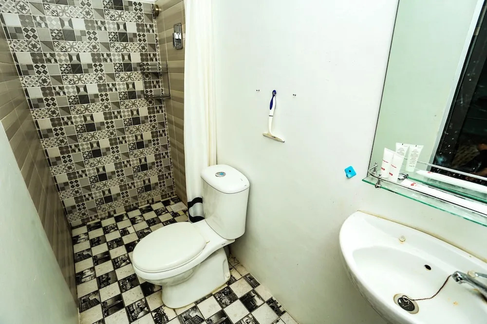 SPOT ON 1983 Dc Residence