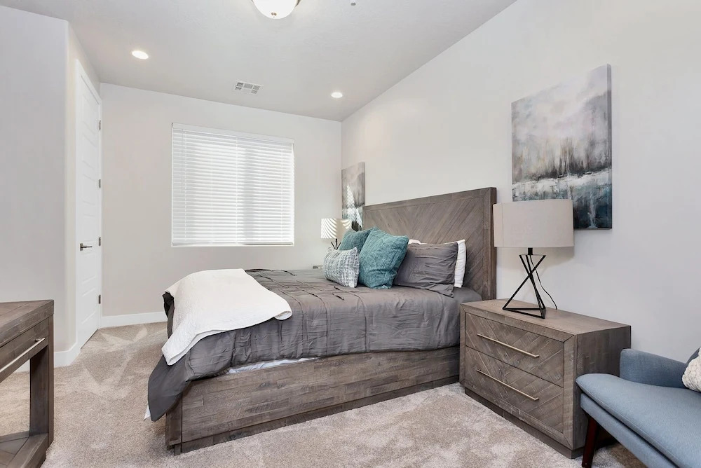 Family Fun Getaway #2333 5 Bedroom Townhouse by RedAwning