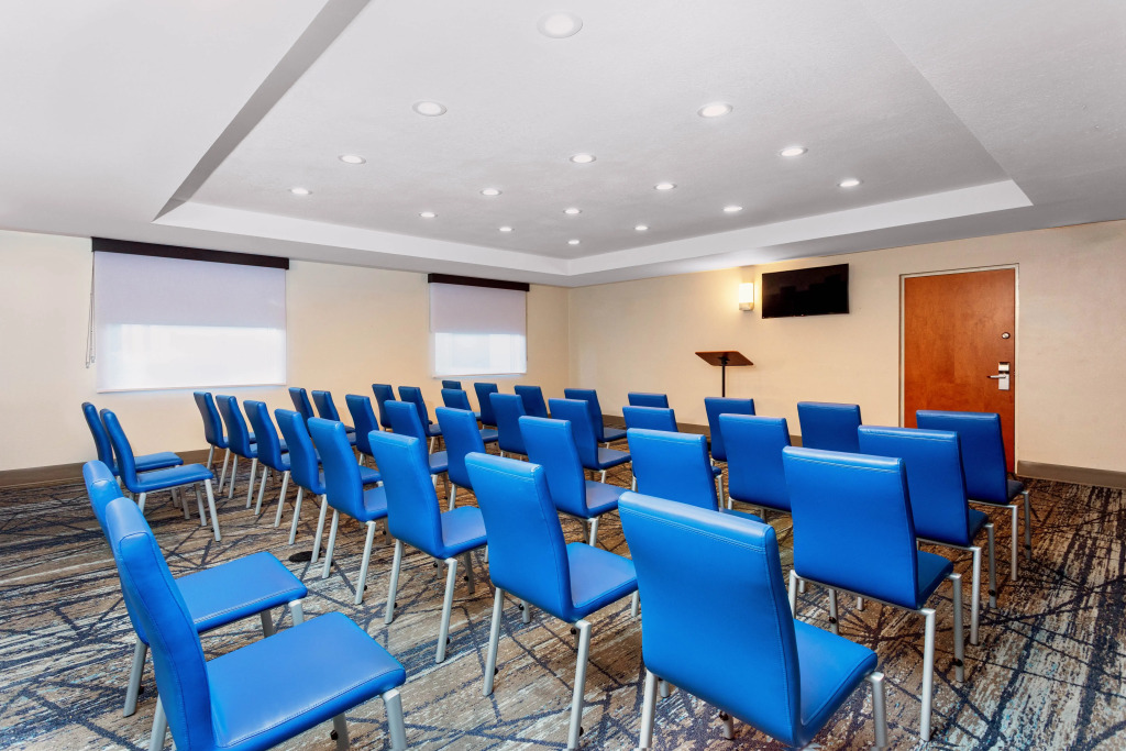 Holiday Inn Express & Suites Lantana by IHG