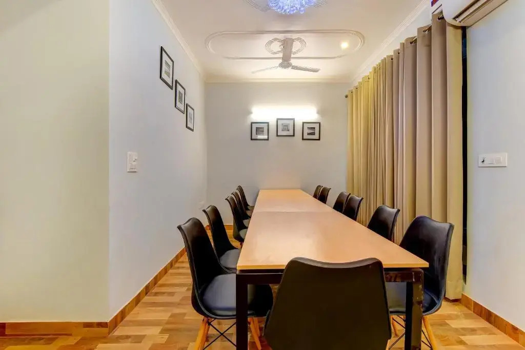 Collection O Sector 20 Noida