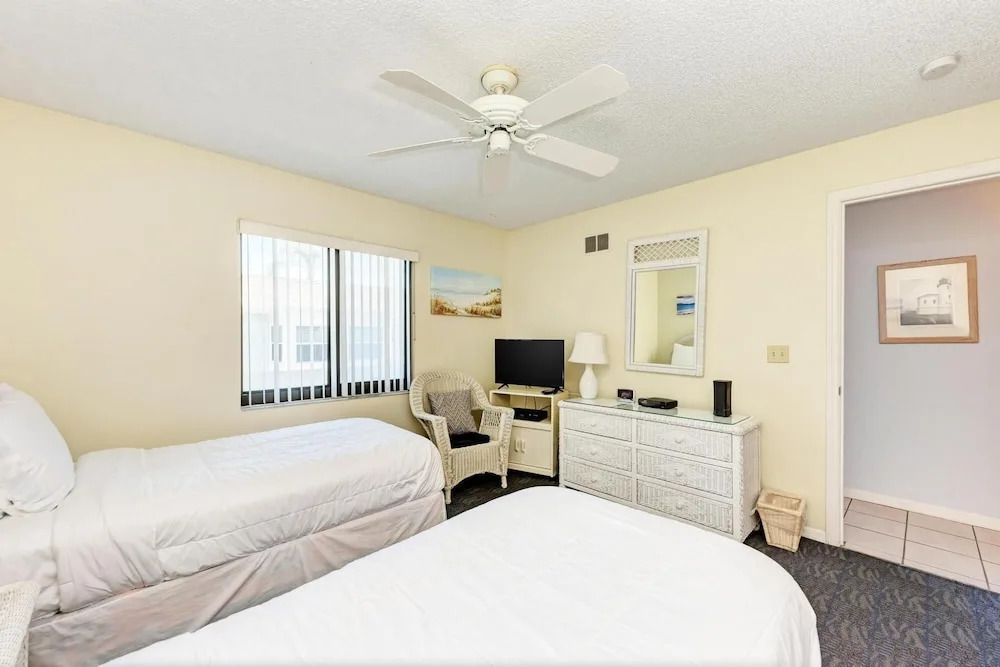 Gulf Breeze Ami-2bd-2ba-condo-private Beach Access-heater Pool-water Views From Every Window