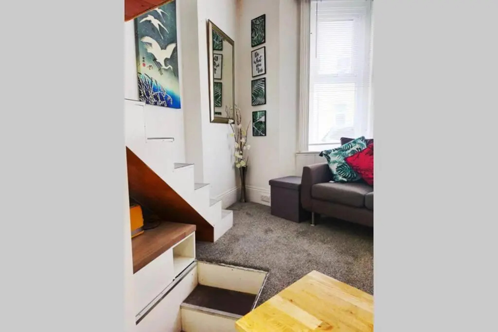 Cute & Cosy Loft-Style Studio close to Beach